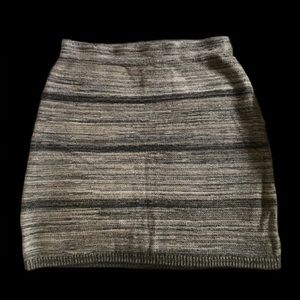 Size small, Loft mini skirt. 53% cotton, neutrals shades of gray and tan.